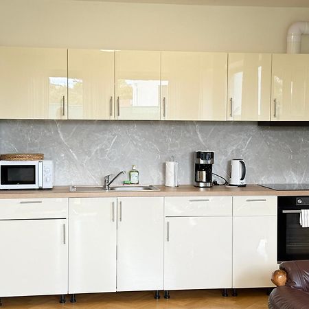 Familyvilla, New 4 Luxury Big Apartments, Parking Praga Esterno foto