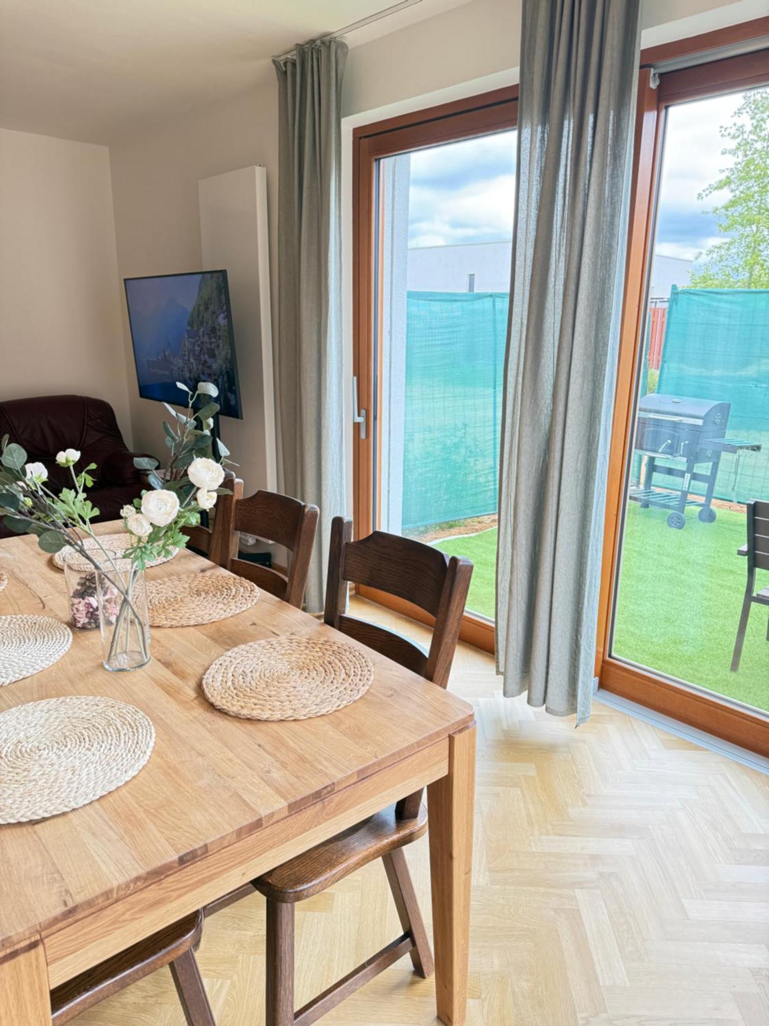 Familyvilla, New 4 Luxury Big Apartments, Parking Praga Esterno foto