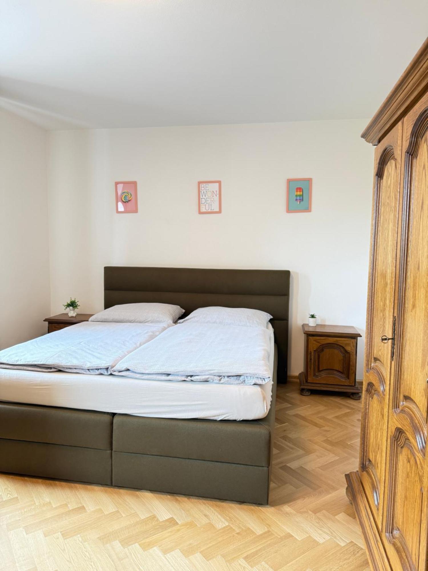 Familyvilla, New 4 Luxury Big Apartments, Parking Praga Esterno foto
