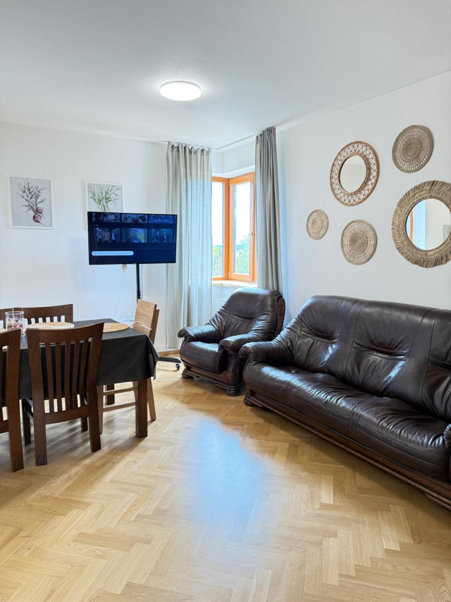 Familyvilla, New 4 Luxury Big Apartments, Parking Praga Esterno foto