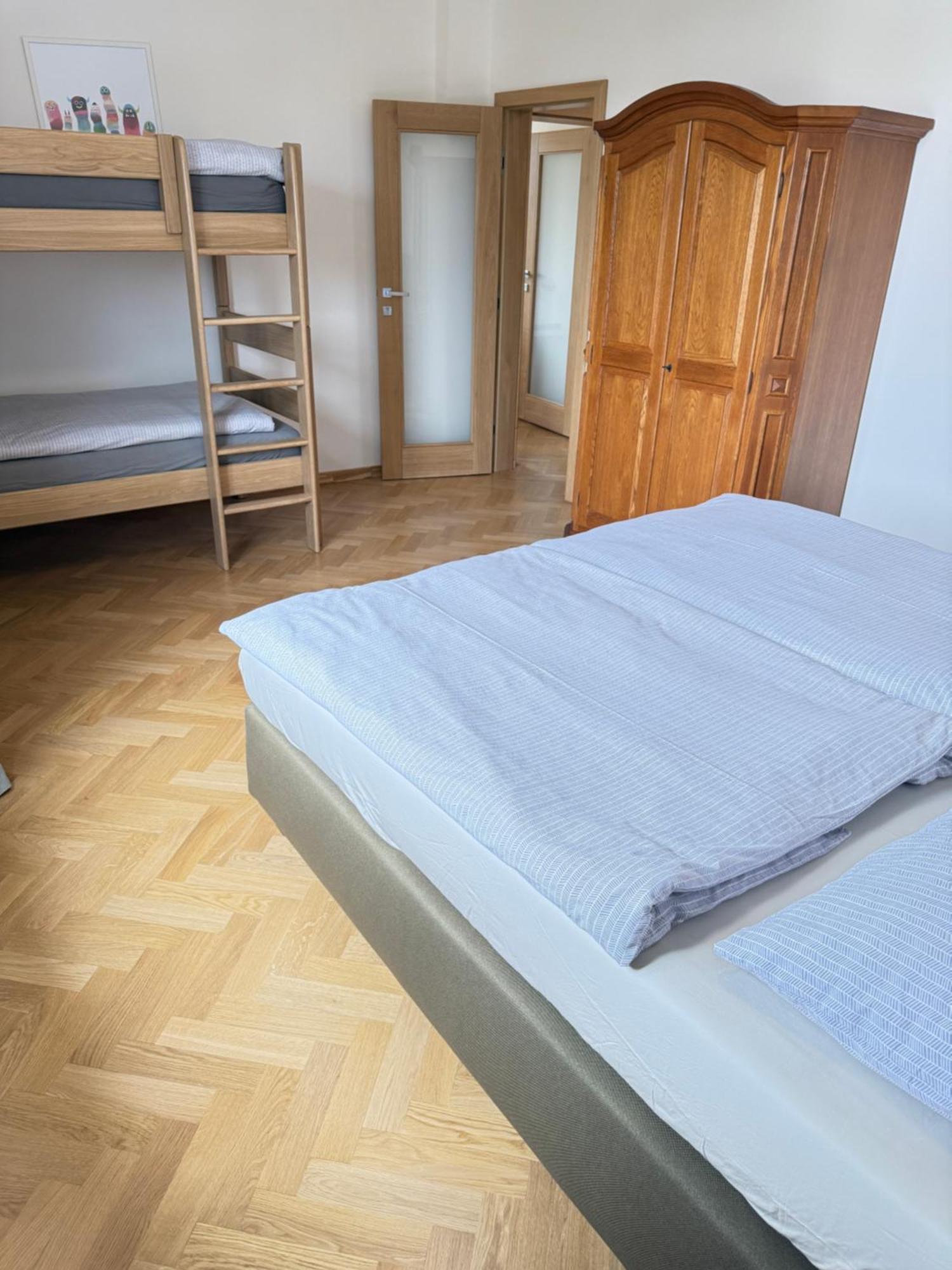 Familyvilla, New 4 Luxury Big Apartments, Parking Praga Esterno foto