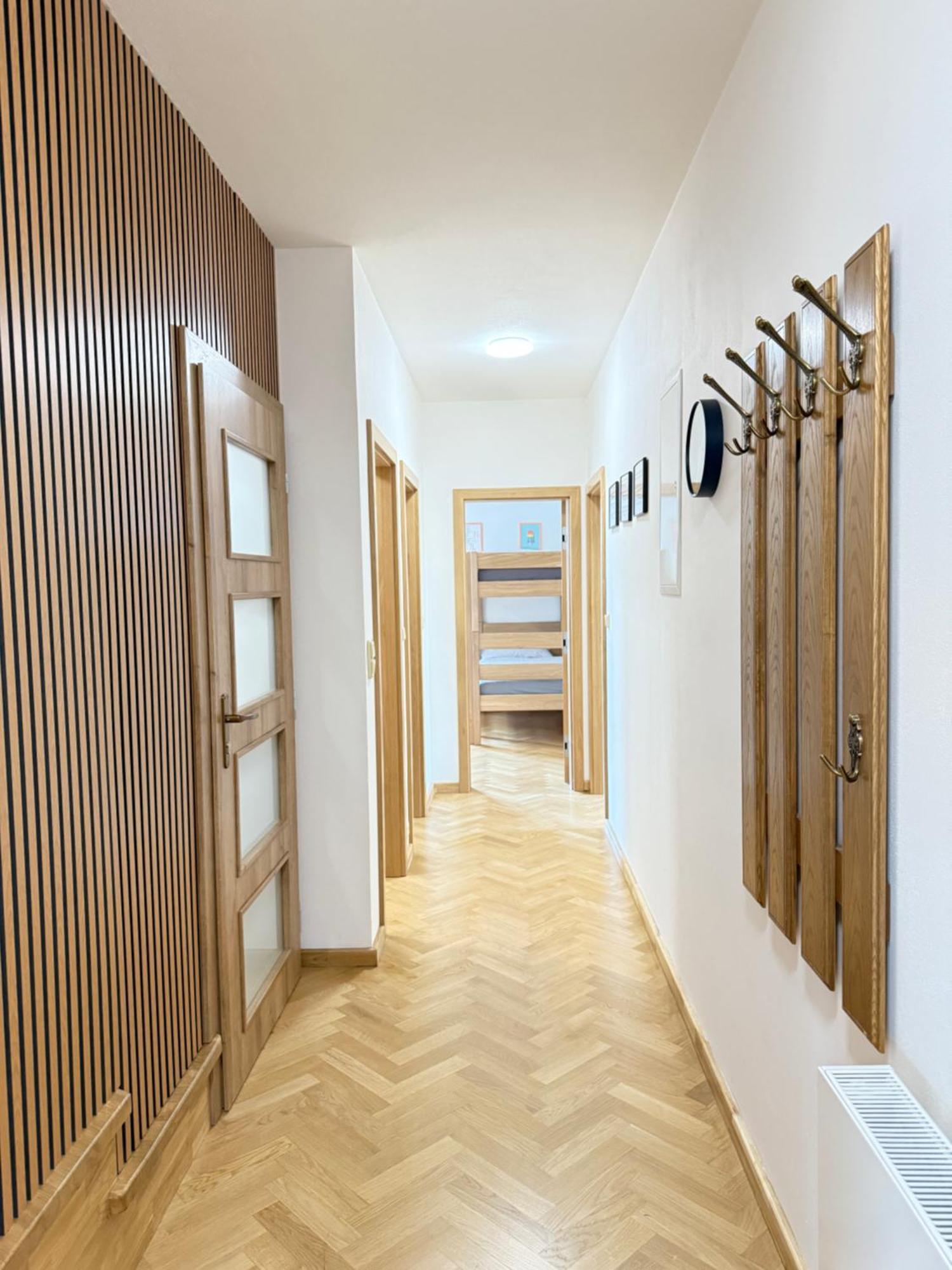 Familyvilla, New 4 Luxury Big Apartments, Parking Praga Esterno foto