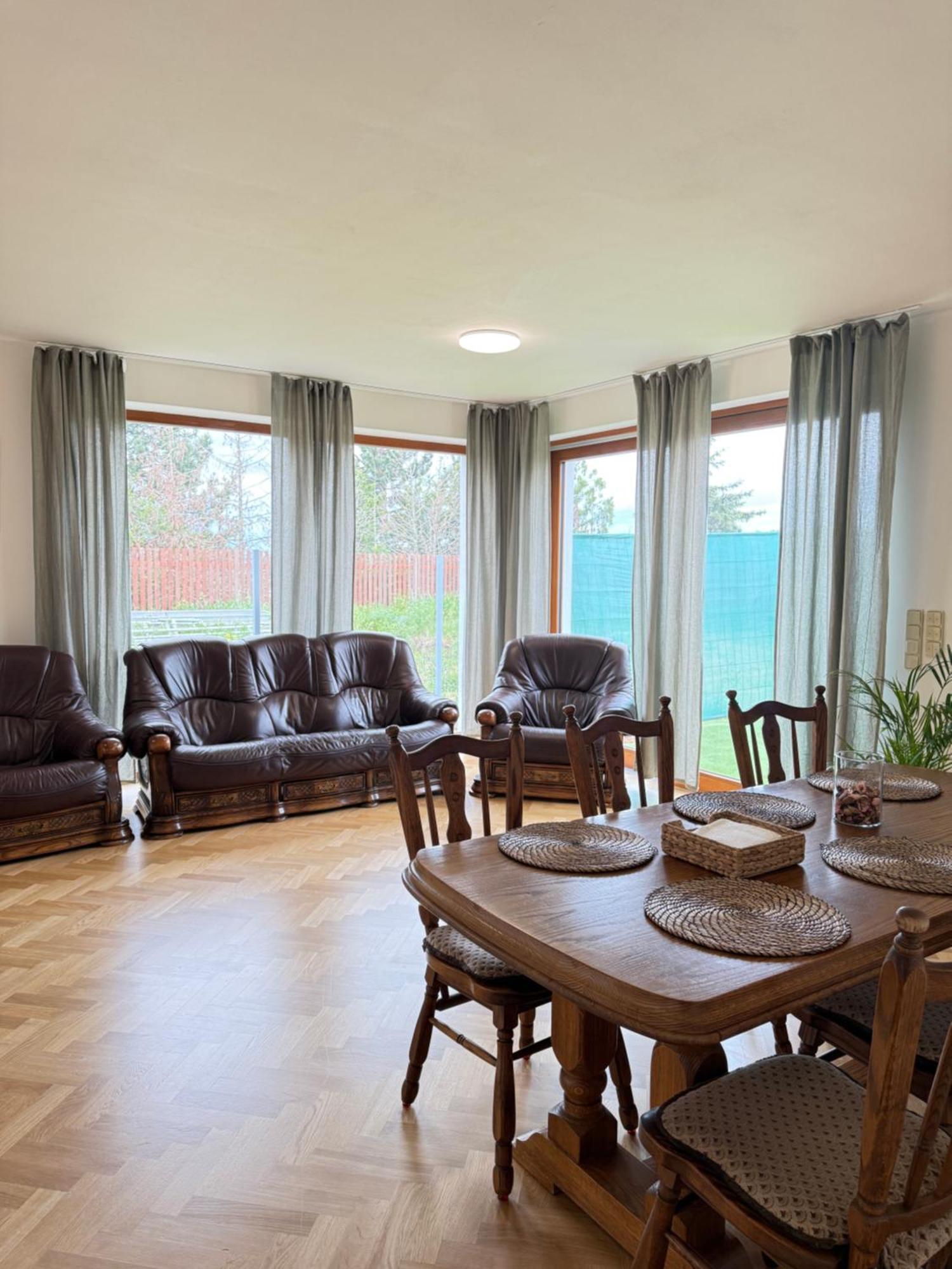 Familyvilla, New 4 Luxury Big Apartments, Parking Praga Esterno foto