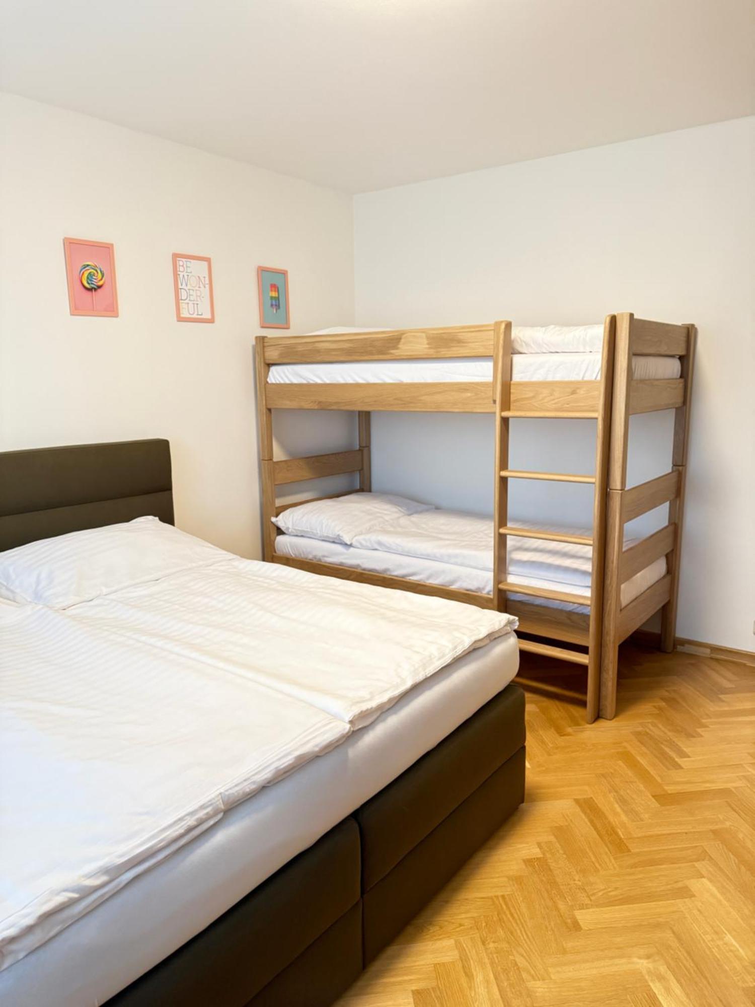 Familyvilla, New 4 Luxury Big Apartments, Parking Praga Esterno foto